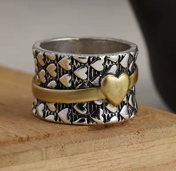 Francisca® | Vintage Two-tone Carving Heart Ring