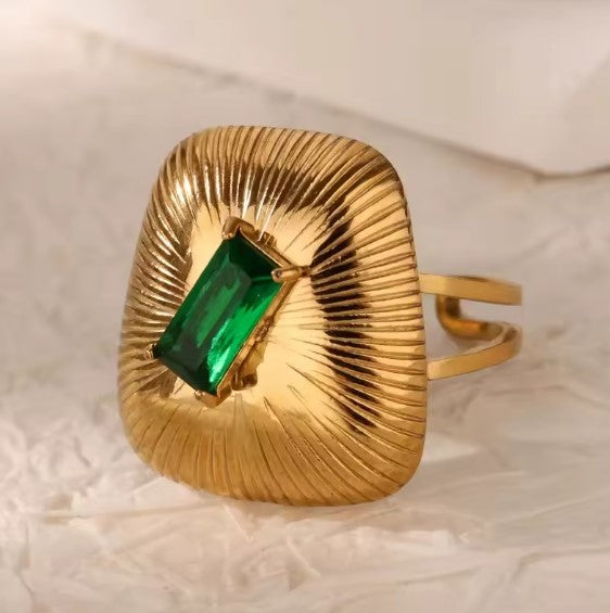 Sandra® | Vintage Green Stone Gold Ring