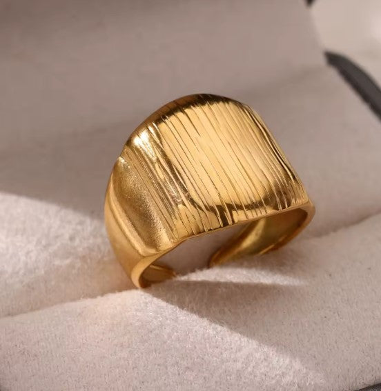 Yadira® | Vintage Chunky Gold Ring