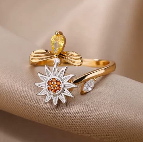 Mila® | Classic Flower Adjustable Rotating Ring