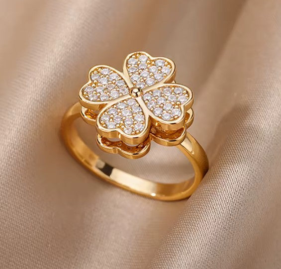 Caridad® | Vintage Flower Crystal Gold Ring