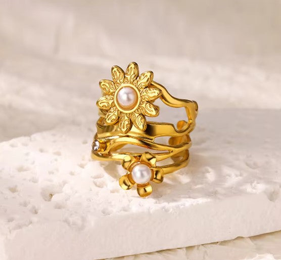 Zola® | Classic White Pearl Sun Flower Ring