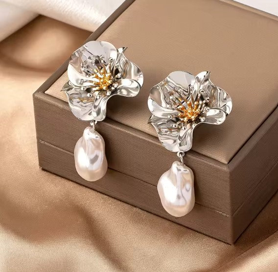 Diana® | Vintage Silver Flower Pearl Earrings