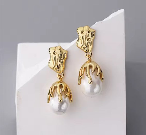 Noelia® | Vintage Shaped Lava Pearl Earrings