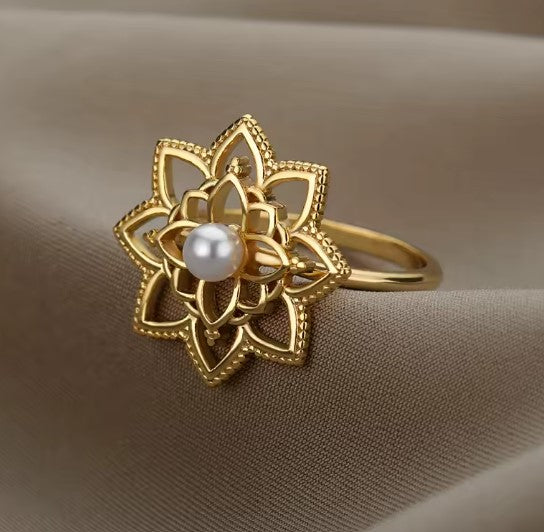 Lorena® | Flower Minimalist Pearl Gold Ring