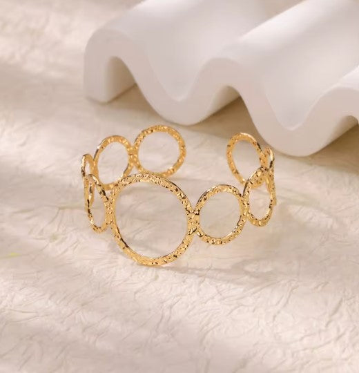 Eulalia® | Vintage Oval Link Bangle Gold Bracelet