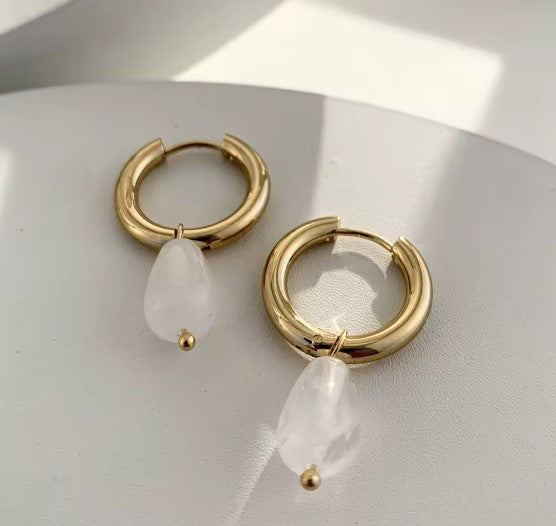 Penélope® | Vintage White Stone Teardrop Earrings