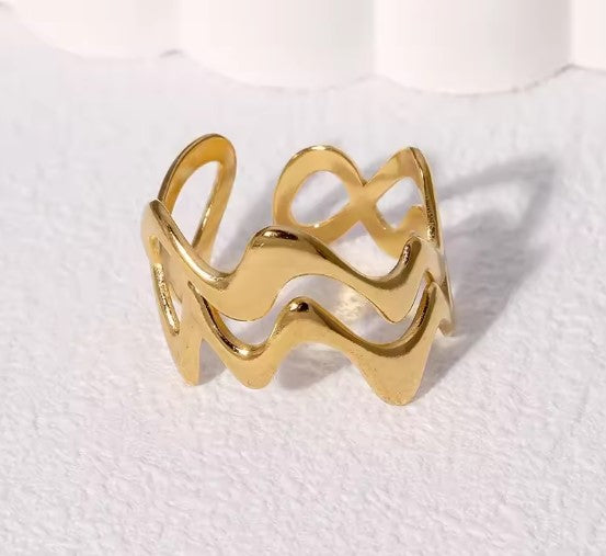 Sandra® | Vintage Gold Wave Adjustable Rings
