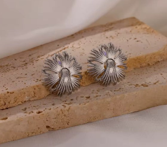 Yolanda® | Minimalist Fringed Flowers Silver Earrings