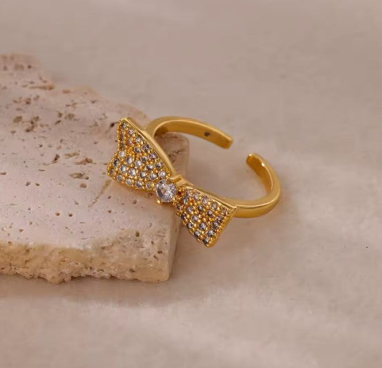 Sara® | Vintage Zircon Butterfly Adjustable Ring