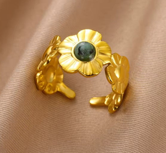 Yadira® | Vintage Green Zircon Flower Gold Ring