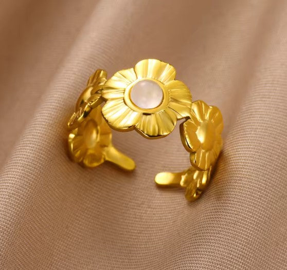 Estela® | Vintage Flower White Stone Gold Ring