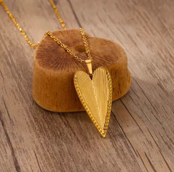 Thalia® | Classic Twill Heart Gold Necklace