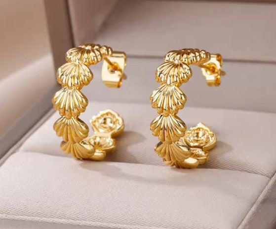 Hayley® | Classic C-shaped Shell Gold Earrings