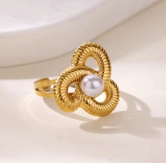Cielo® | Twist Flower Pearl Gold Ring