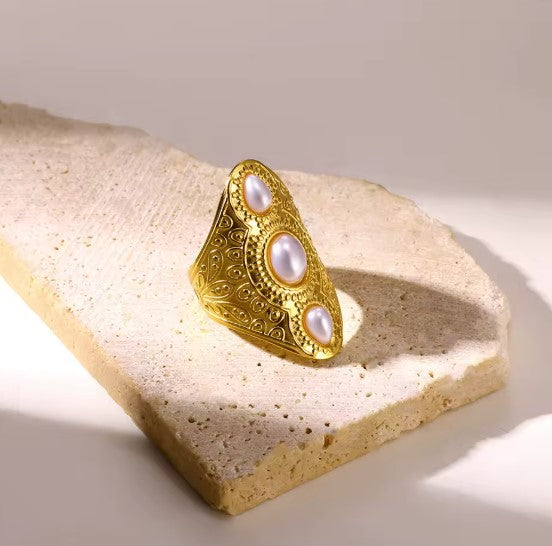Brigitte® | Vintage Daisy Charm Adjustable Ring