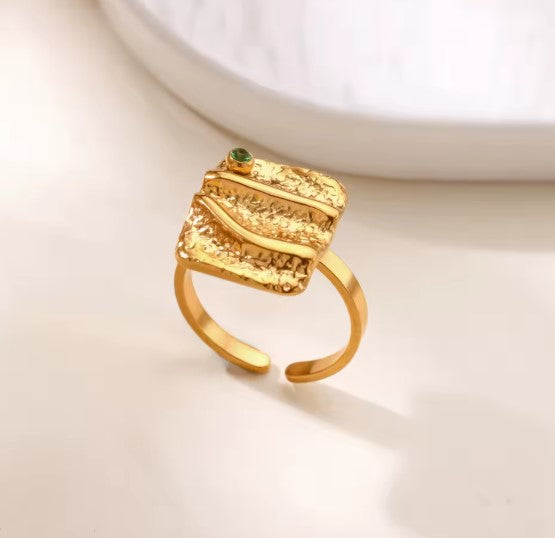 Araceli® | Exquisite Green Zircon Gold Ring