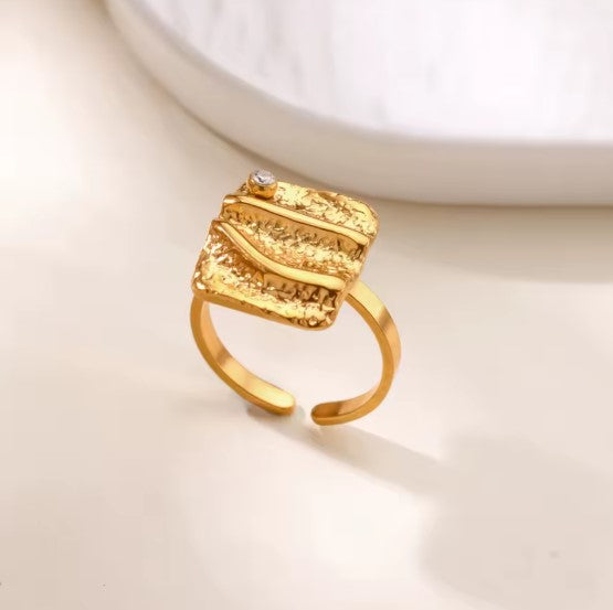 Edith® | Exquisite Small White Zircon Gold Ring