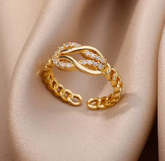 Fernanda® | Vintage Twist Zircon Gold Ring