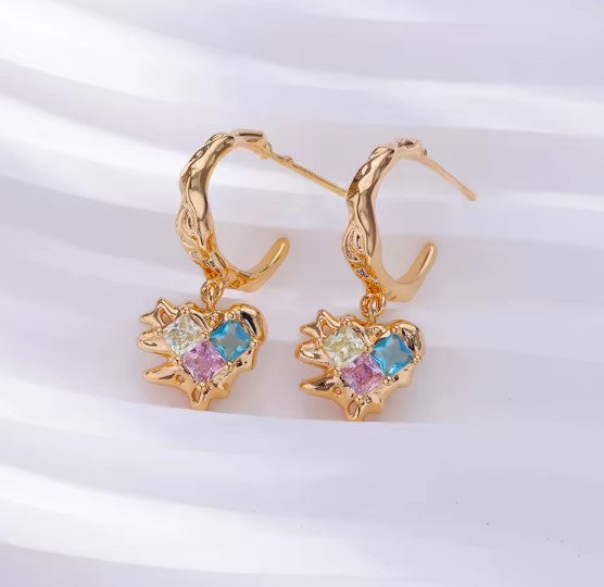 Verónica® | Vintage Zircon Heart Dangle Earrings
