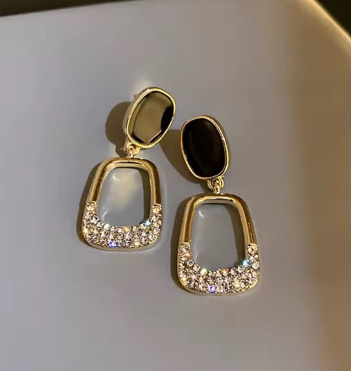 Rebeca® | Retro Elegant Dangle Earrings