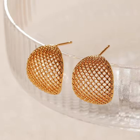 Judith® | Vintage Semicircle Stud Gold Earrings