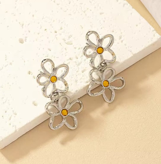 Moxie® | Classic Flower Stud Silver Earrings