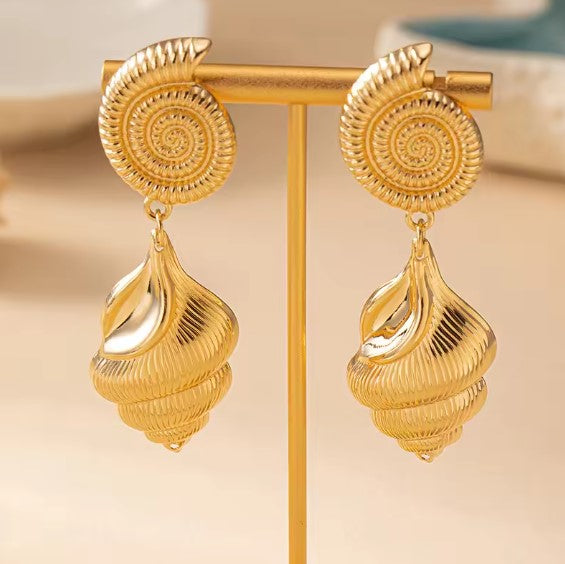 Kira® | Classic Conch Shell Summer Earrings
