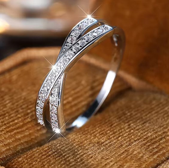 Lois® | Classic Stacking Crossed Zircon Ring