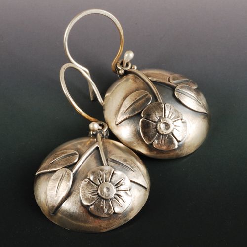 Pilar® | Vintage Rounded Flower Silver Earrings