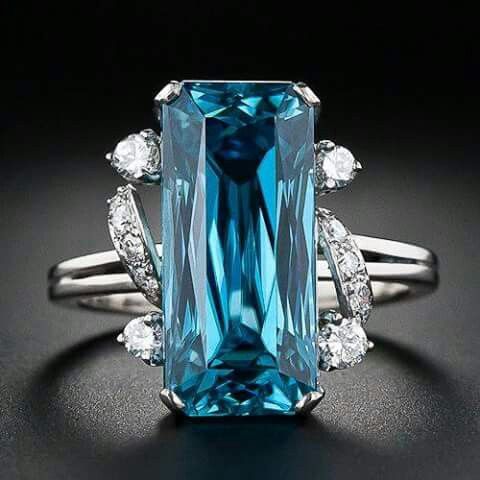 Patricia® | Vintage Rectangular Zirconia Silver Ring
