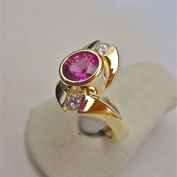 Ileana® | Vintage Garnet Rounded Glass Gold Ring