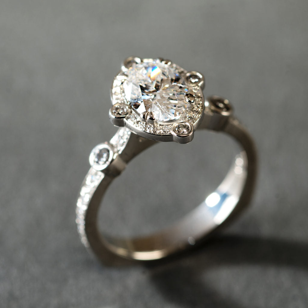 Nélida® | Vintage Elegant Bright Silver Ring