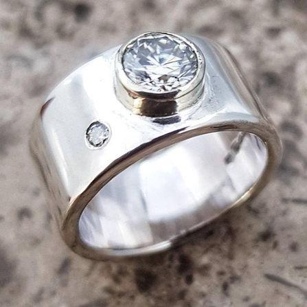 Mariana® | Vintage White Glass Silvered Ring