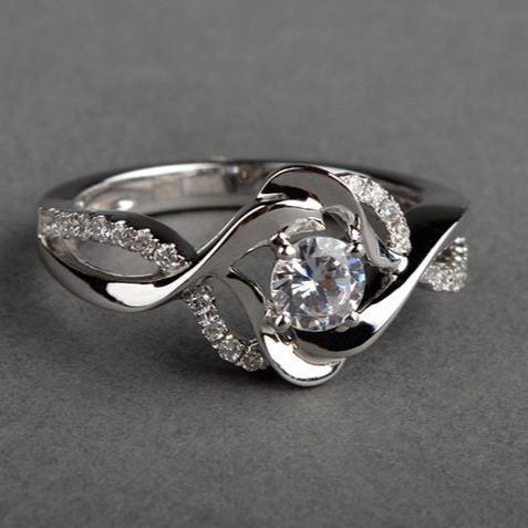 Rocío® | Vintage Irregular Blossom Zirconia Silver Ring
