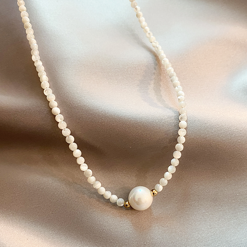 Raquel® | Elegant Pearl Necklace