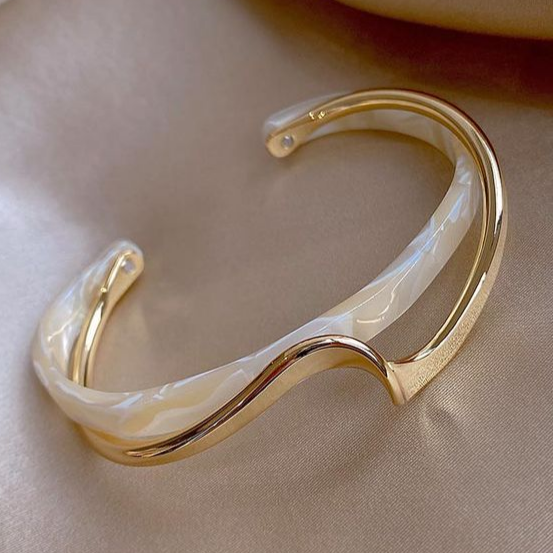 Marta® | White Opal Elegant Golden Bracelet