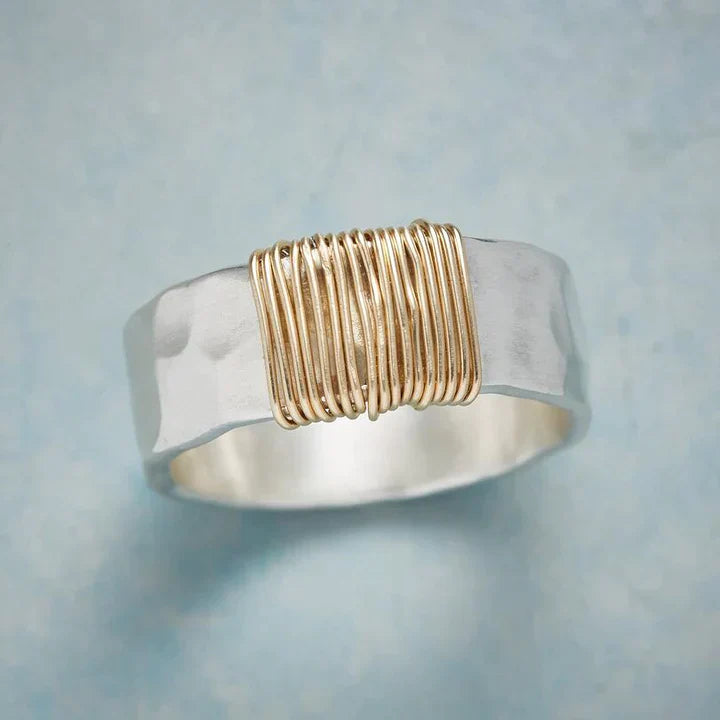 Elizabeth® | Vintage Golden Threads Silver Ring