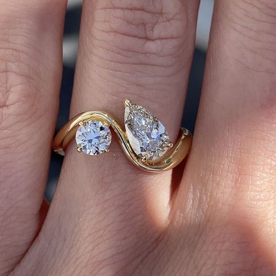 Ria® | Vintage Luxury Golden Zirconia Ring