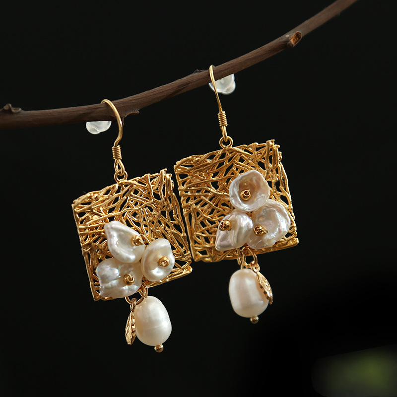 Natividad® | Vintage White Pearls and Flowers Earrings