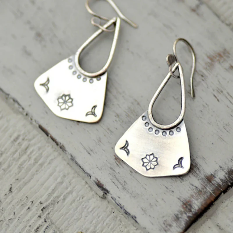 Carolina® | Vintage Dangled Silver Earrings