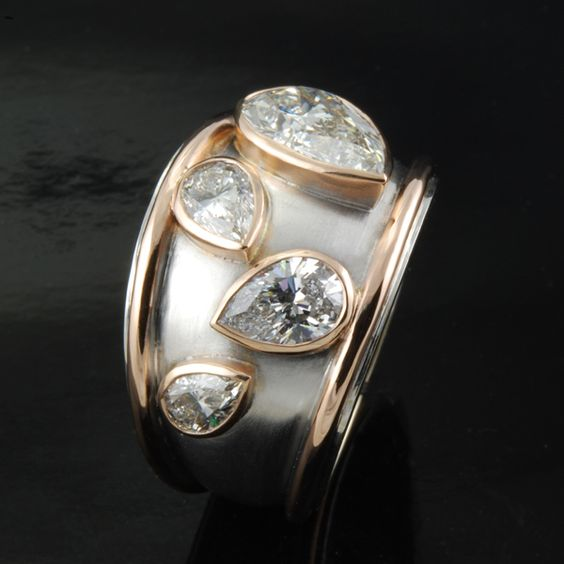 Fabiola® | Vintage Zirconia Inlaid Gold Plated Ring