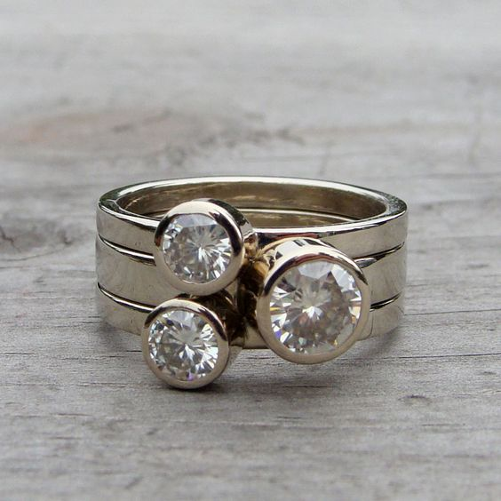 Diana® | Vintage Triple Zirconia Layered Ring