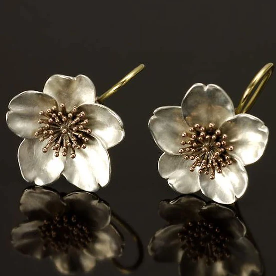 Lucía® | Vintage Silver Blossom Earrings