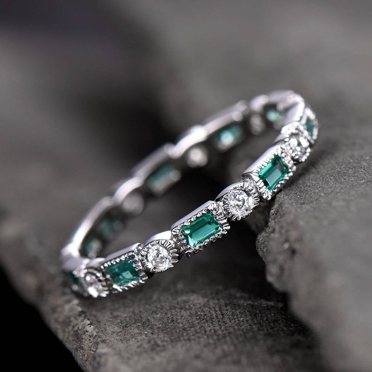 Anémona® | Vintage Inlaid Green Zirconia Silver Ring