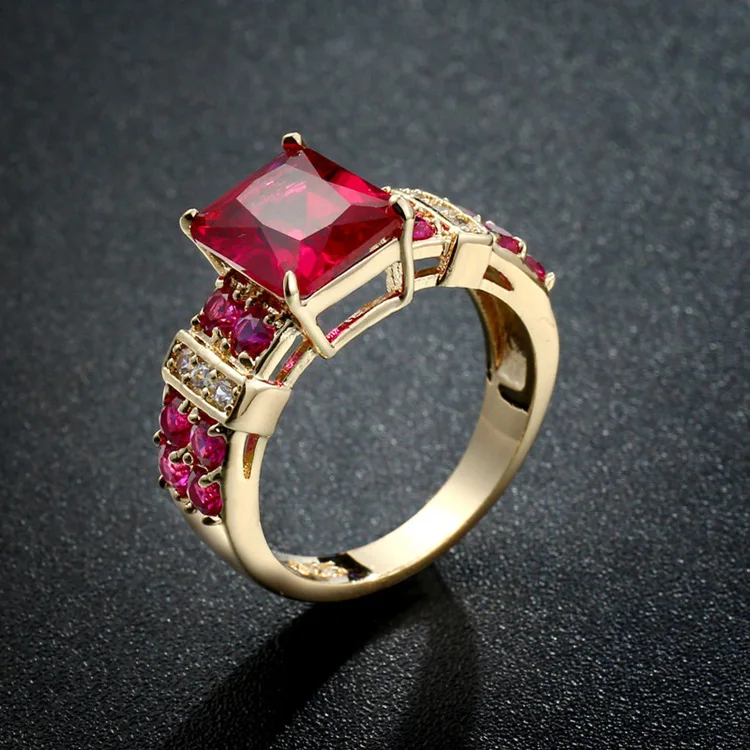 Vanessa® | Vintage Red Crystal and Gold Ring
