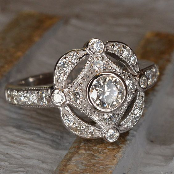 Brigida® | Vintage Crystal Round Star Ring