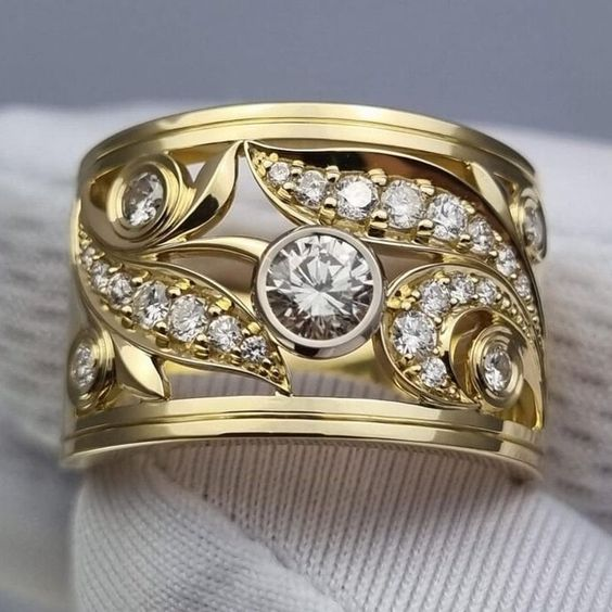 Clover® | Vintage Hollow Ivy Zirconia Gold Ring