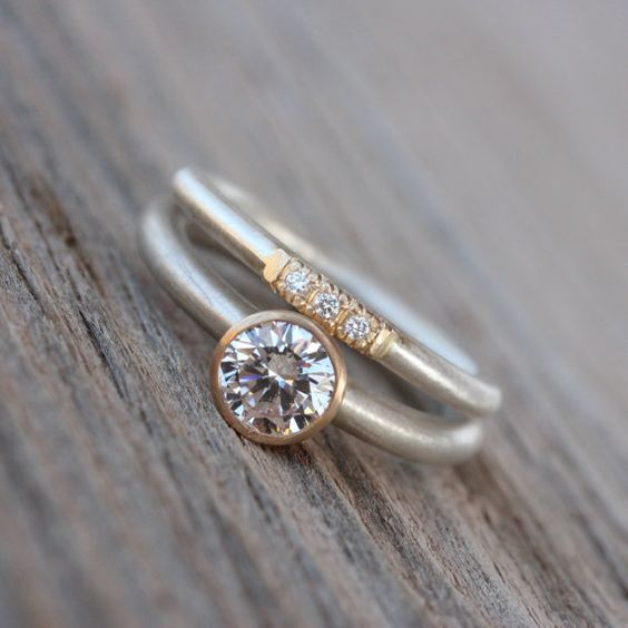 Carolina® | Vintage Thin Silver Zirconia Ring