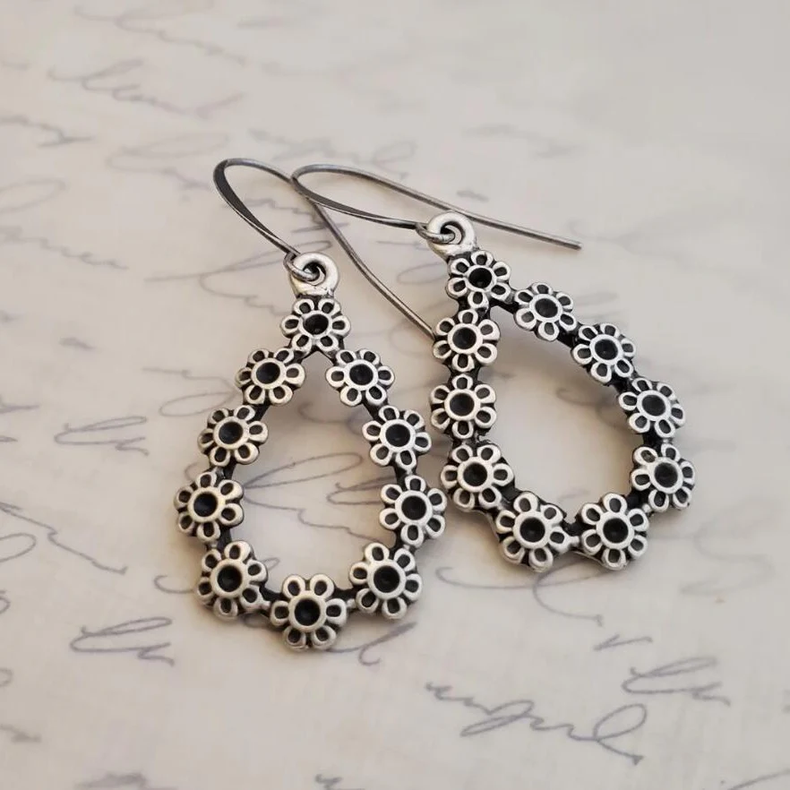 Genevieve® | Vintage Hollow Silver Flower Earrings